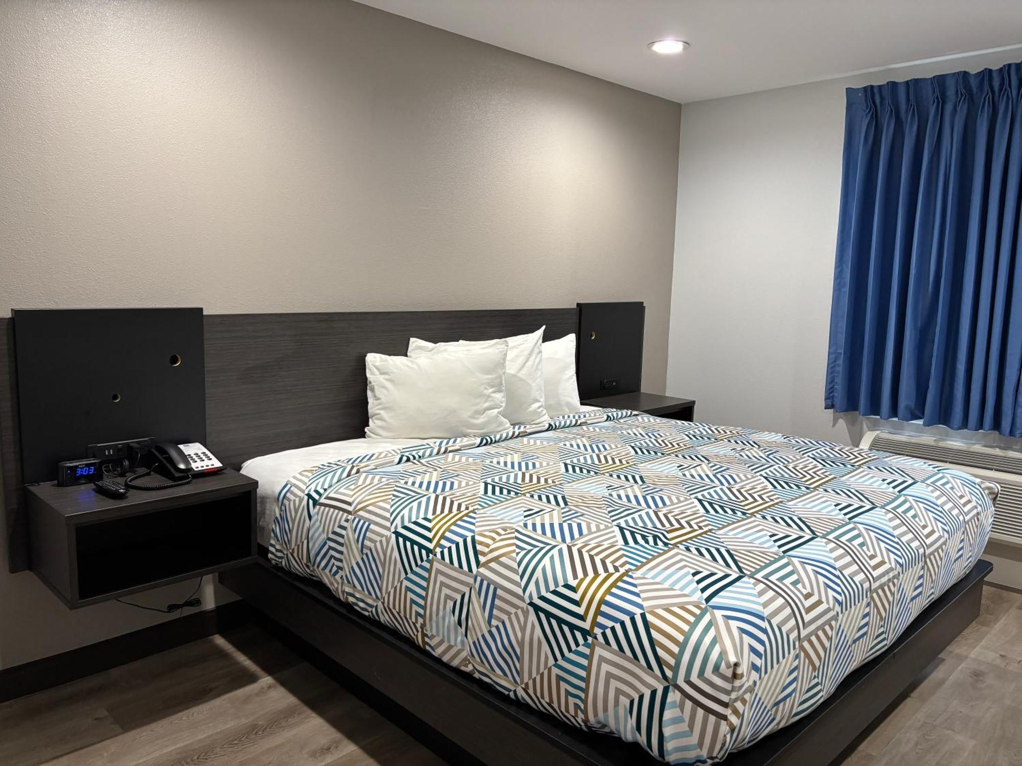 6-sulphur, La Hotel 2*