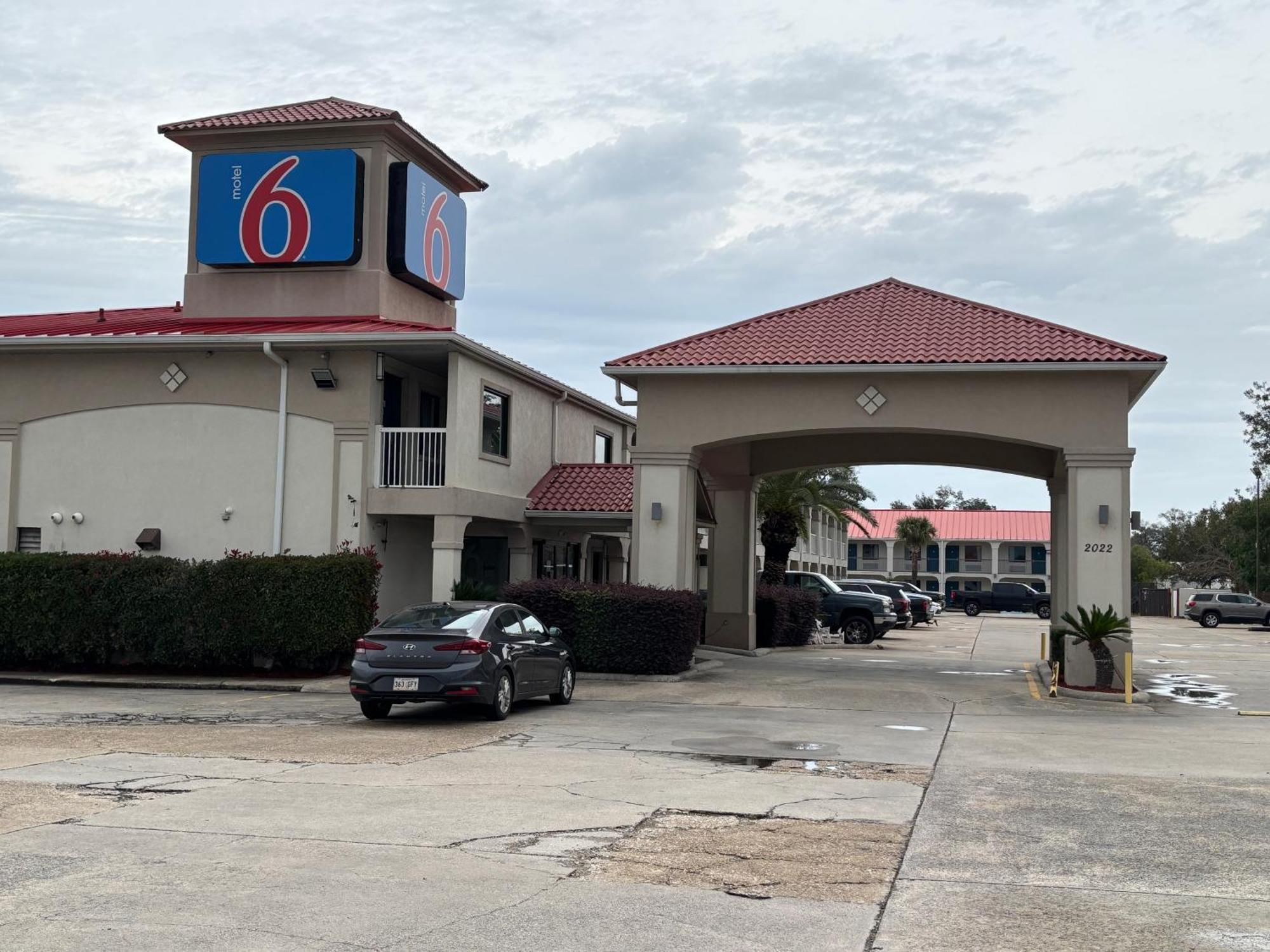 Hotel 6-sulphur, La 2*