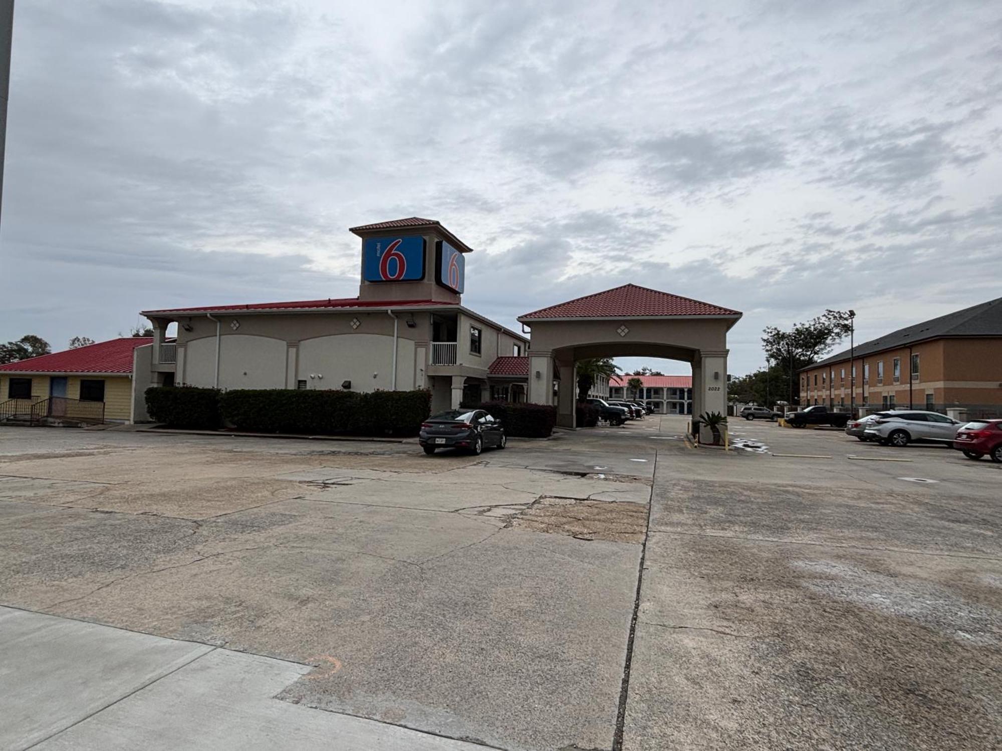 6-sulphur, La