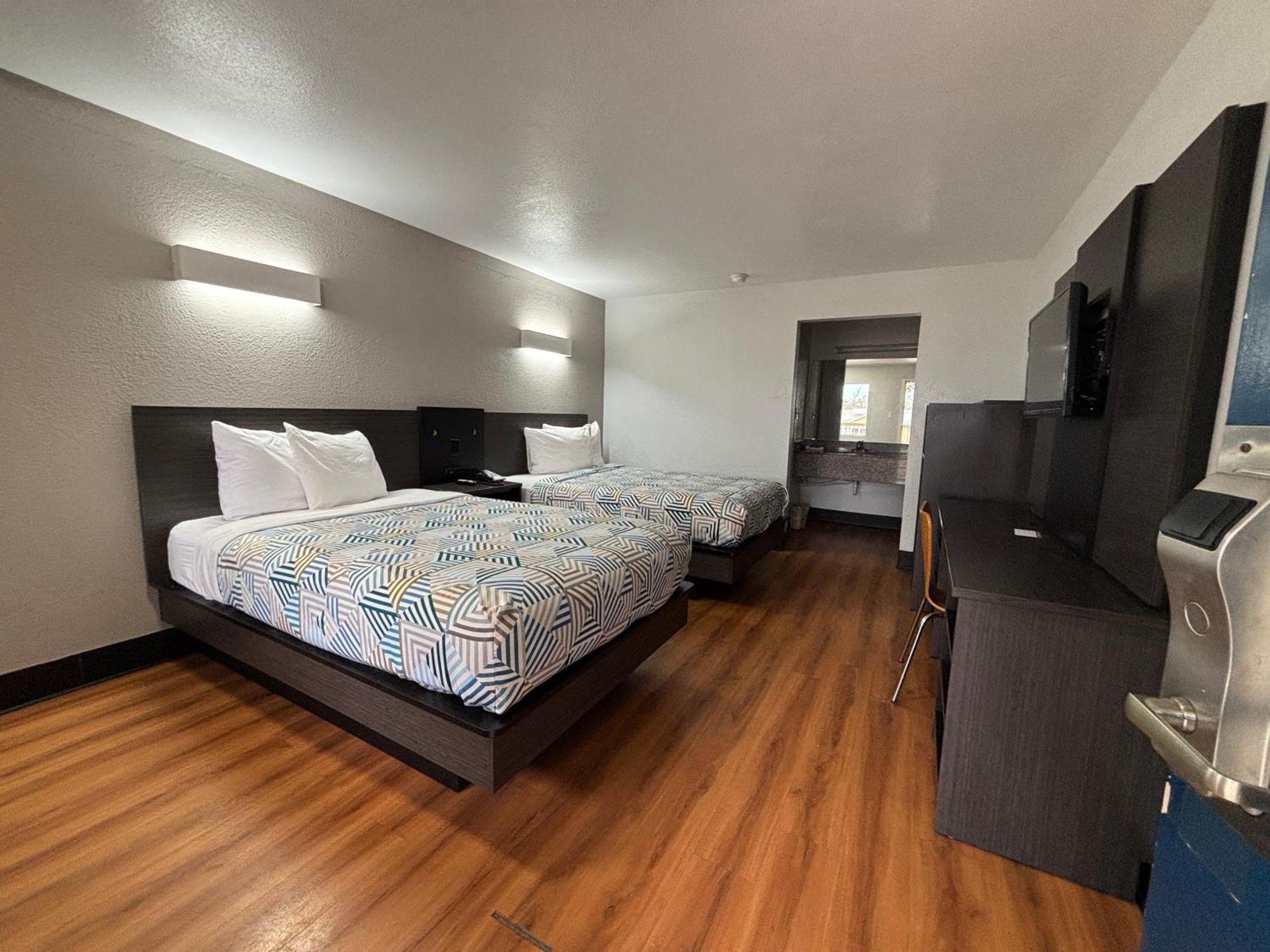 Hotel 6-sulphur, La